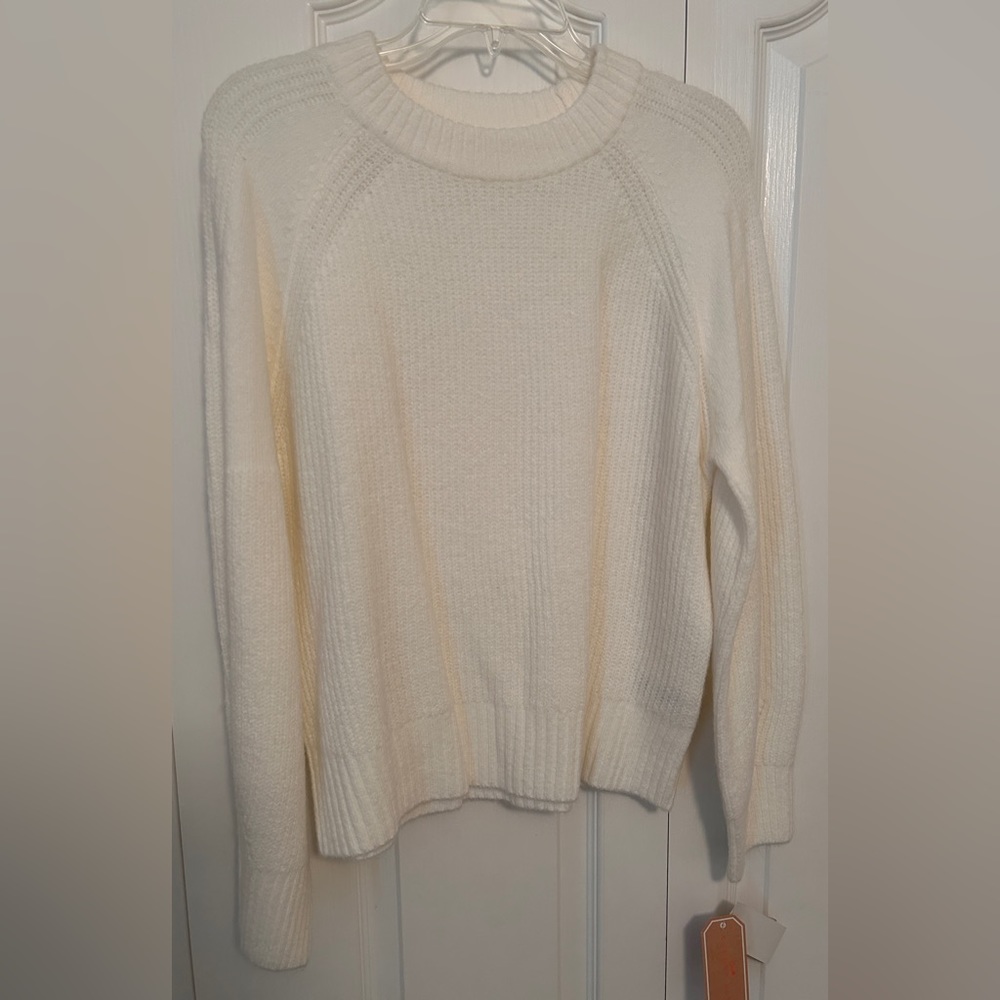 Copper Key: women’s white long sleeve knit sweater,   size L, new